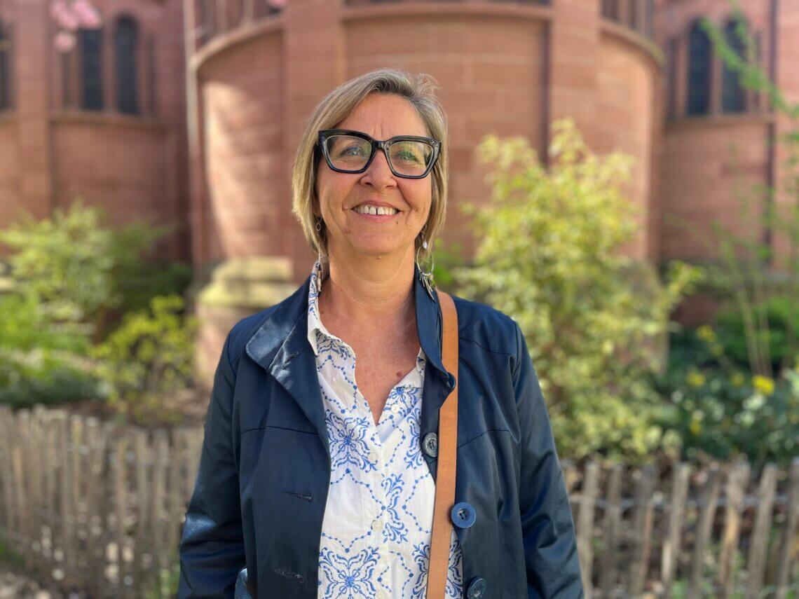 Carine, bénévole pour Caritas Alsace