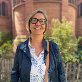 Carine, bénévole pour Caritas Alsace