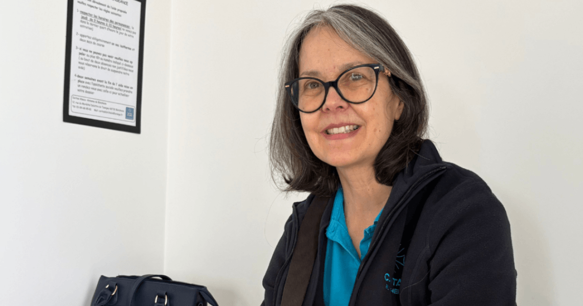 Une fois par semaine, Suzie participe à l’accueil et aux entretiens individuels avec les bénéficiaires de Caritas à Blotzheim.